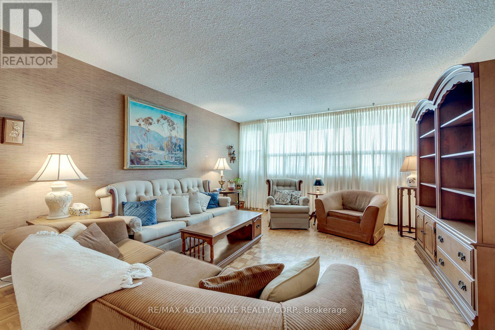 #906 212 KERR STREET - 17