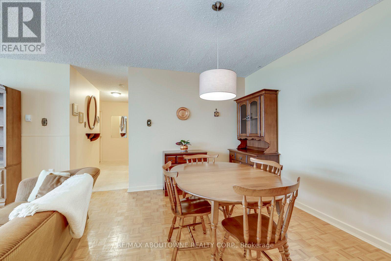 #906 212 KERR STREET - 26