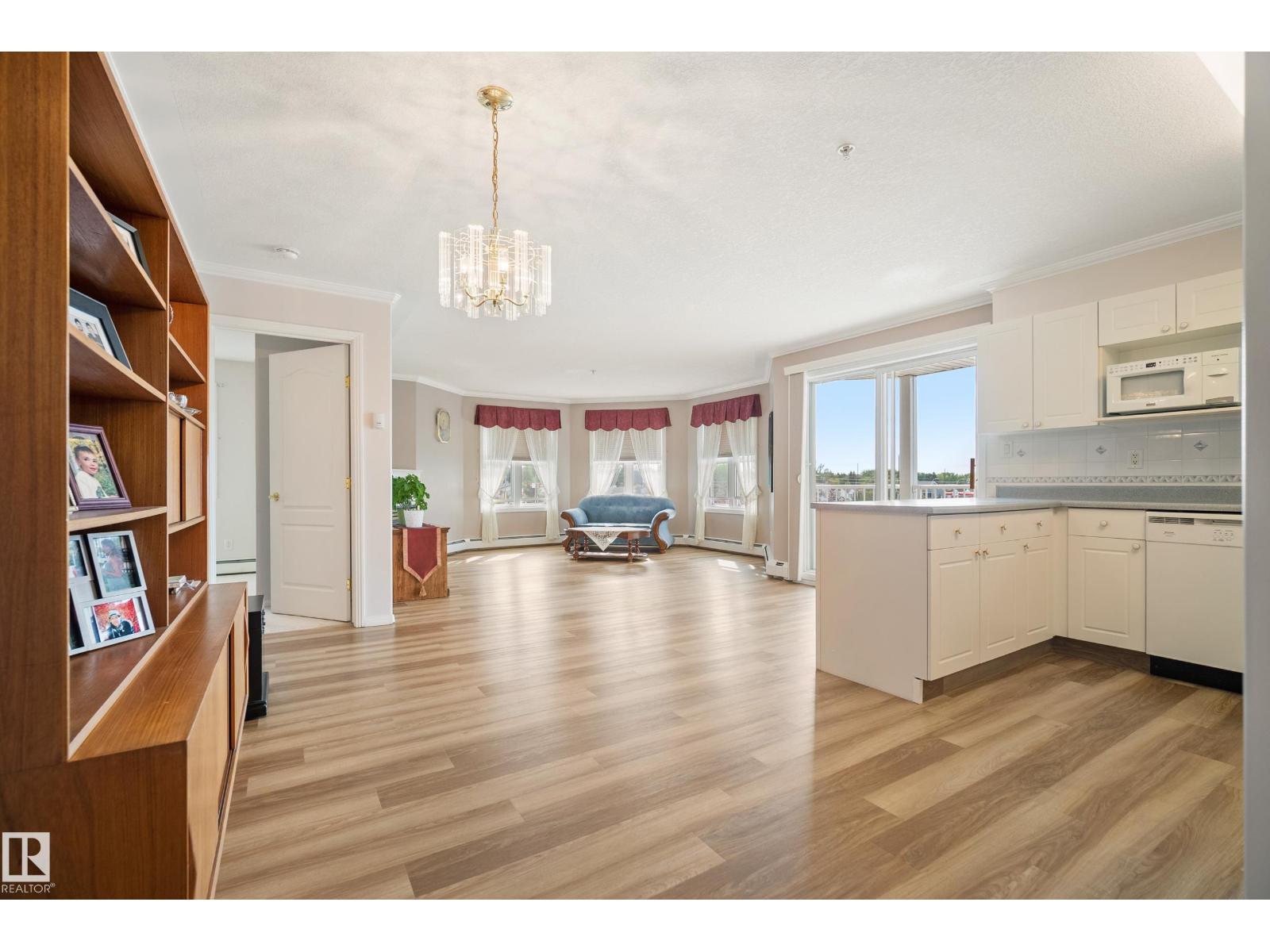 #306 8315 83 ST NW - 15