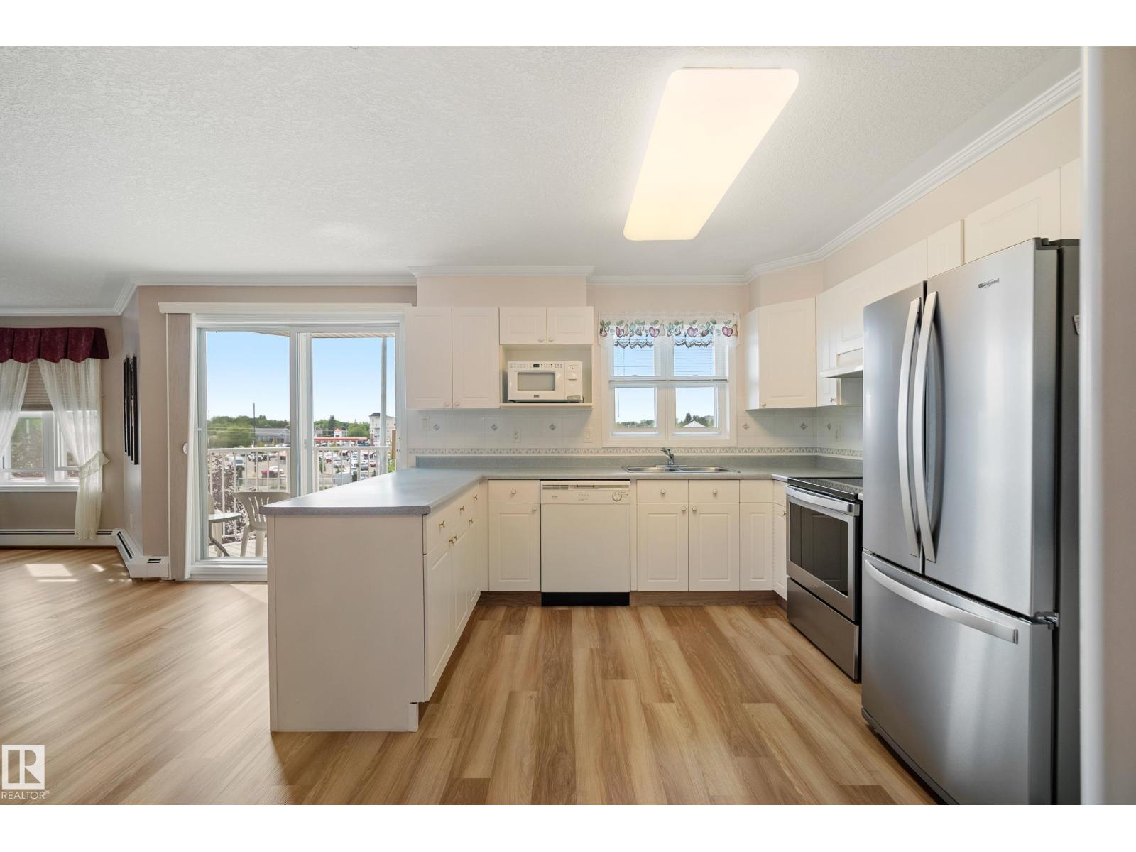 #306 8315 83 ST NW - 19
