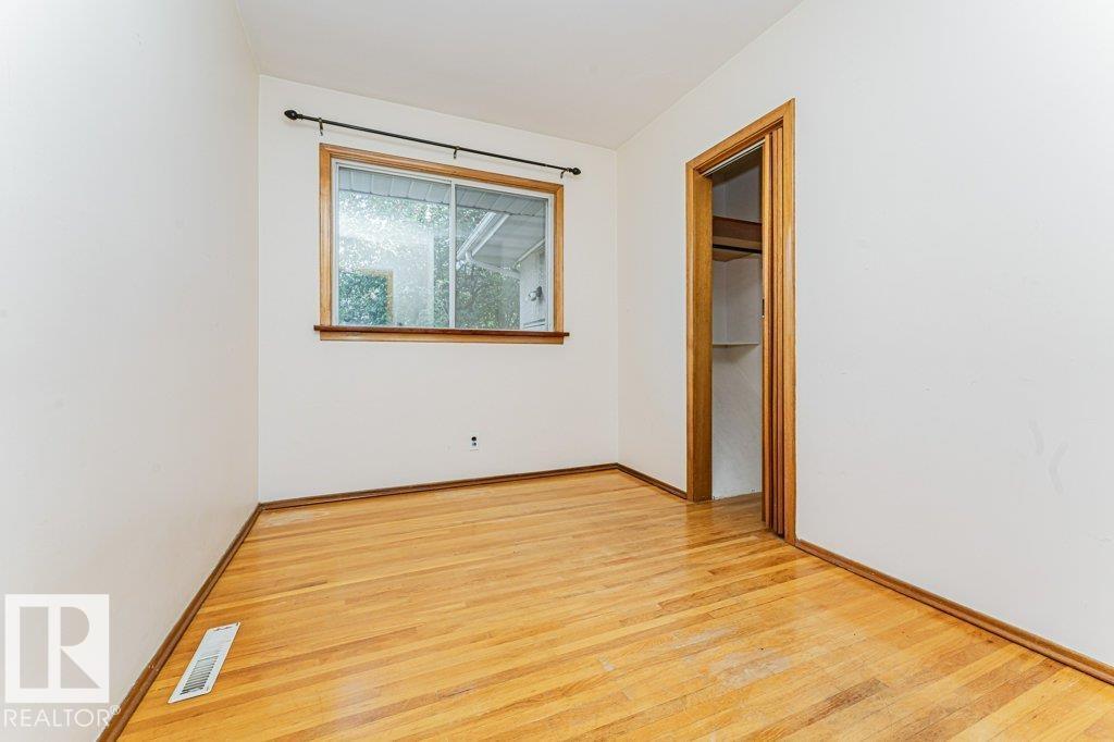 10509 77 ST NW - 17