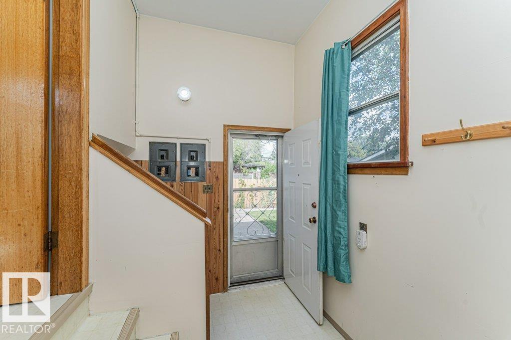 10509 77 ST NW - 27