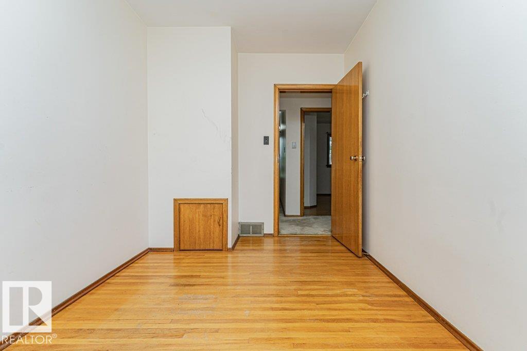10509 77 ST NW - 18