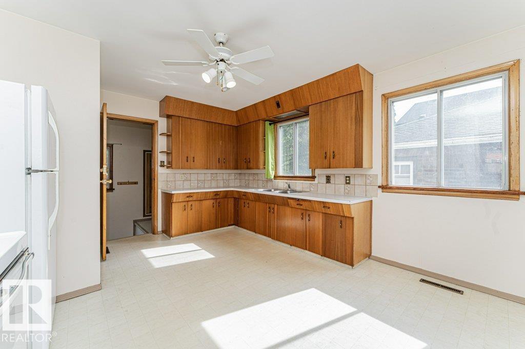 10509 77 ST NW - 20