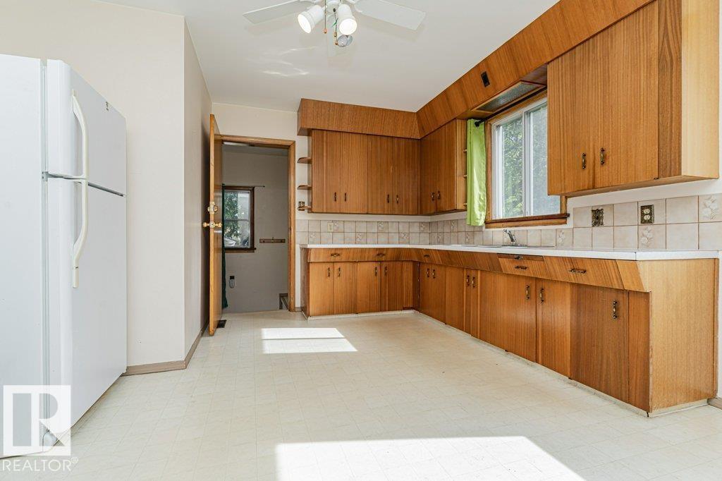 10509 77 ST NW - 21