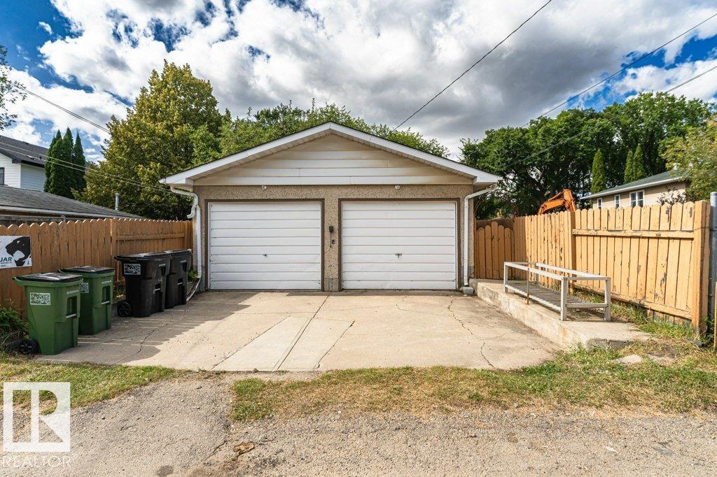 10509 77 ST NW - 54