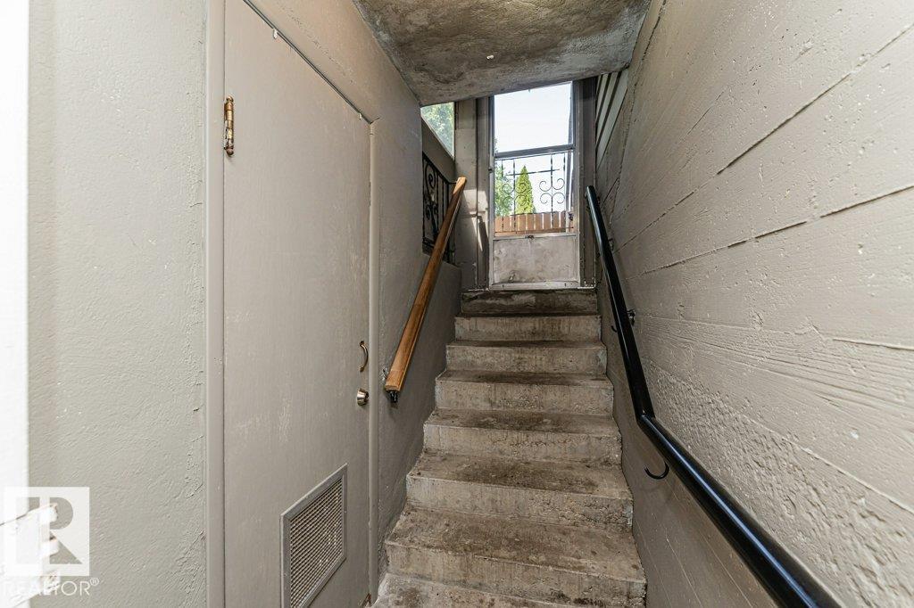 10509 77 ST NW - 33