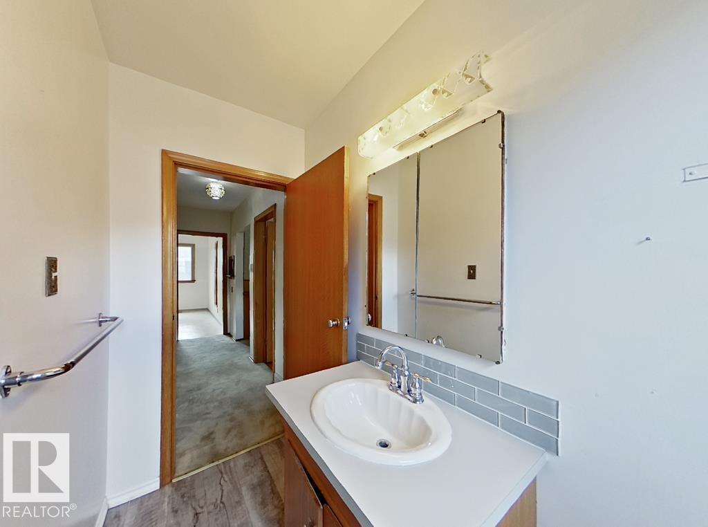 10509 77 ST NW - 12