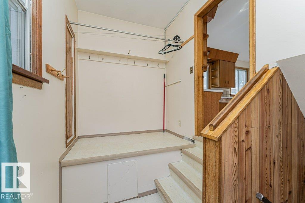 10509 77 ST NW - 28