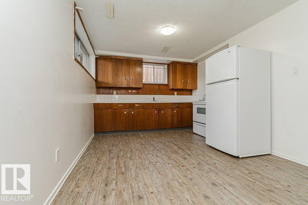 10509 77 ST NW - 35