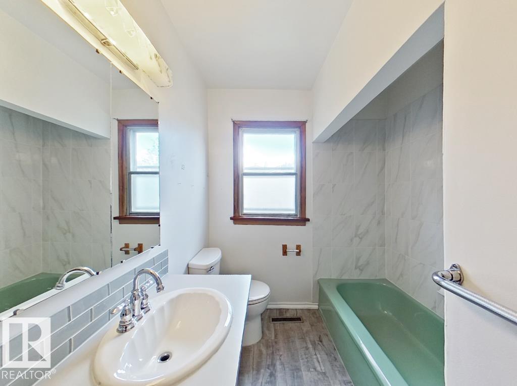 10509 77 ST NW - 11