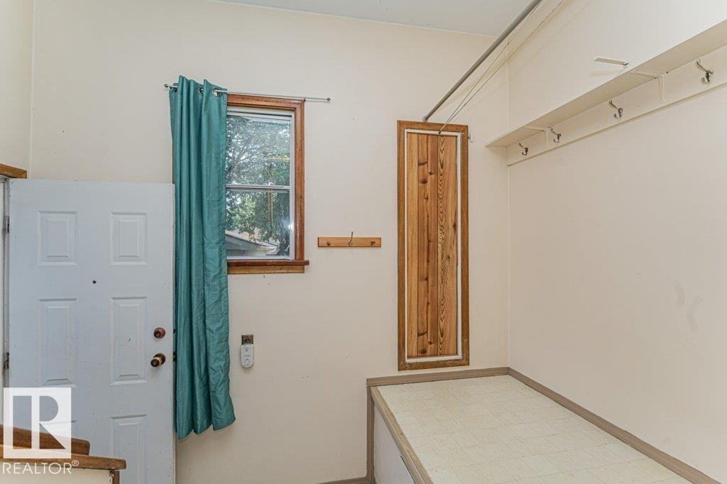 10509 77 ST NW - 26
