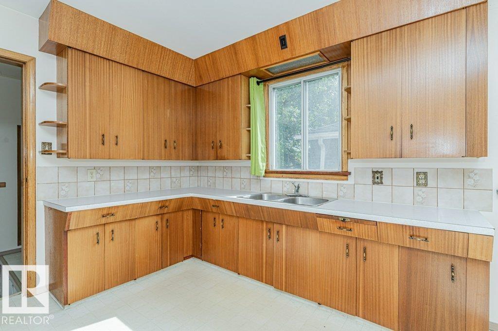 10509 77 ST NW - 24