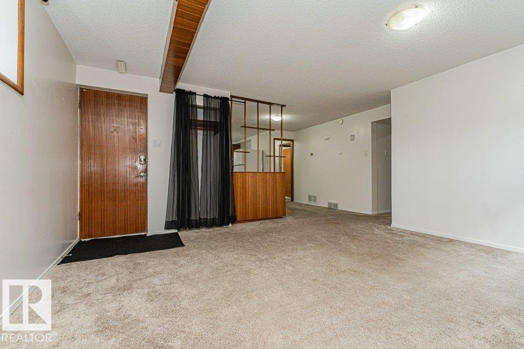 10509 77 ST NW - 32