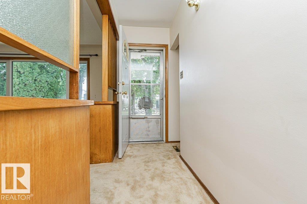 10509 77 ST NW - 5