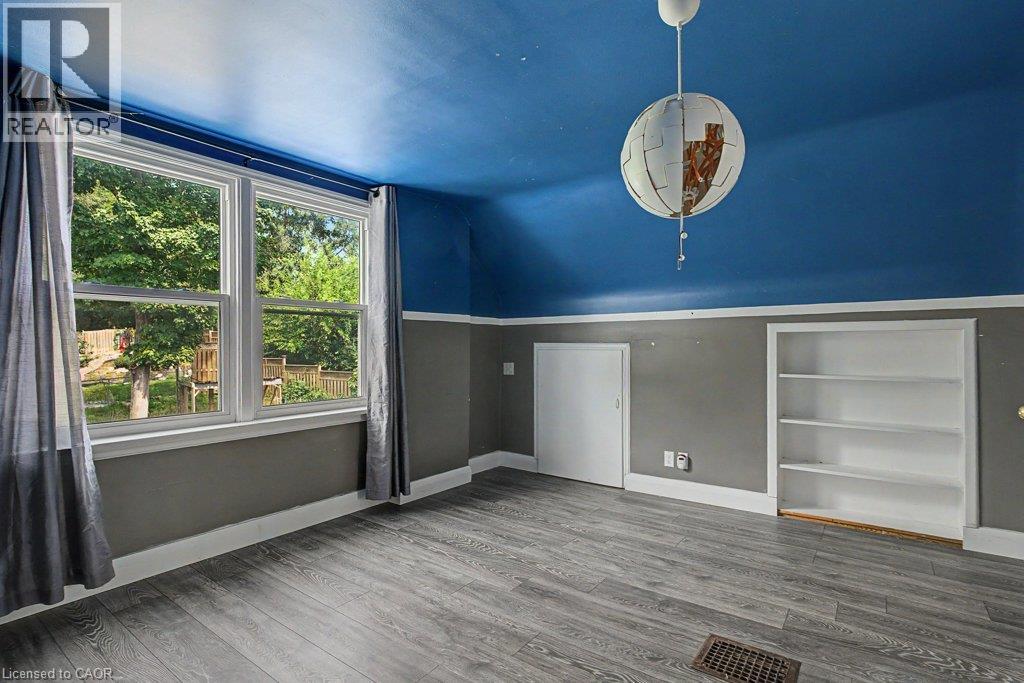61 HILLVIEW Street - 24