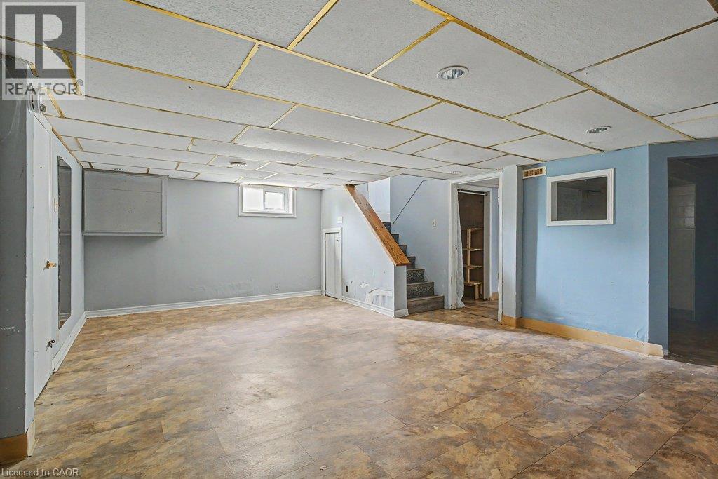 61 HILLVIEW Street - Image 28