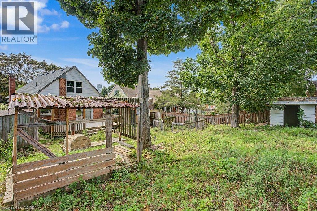 61 HILLVIEW Street - 37