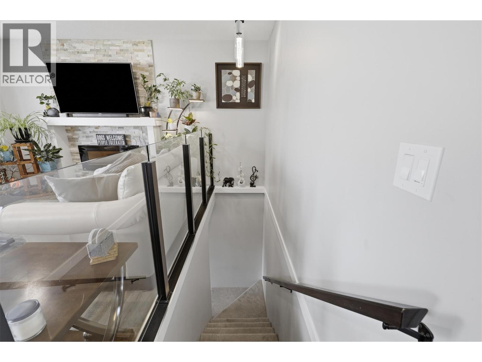 #9 810 HUGH ALLAN Drive - 24