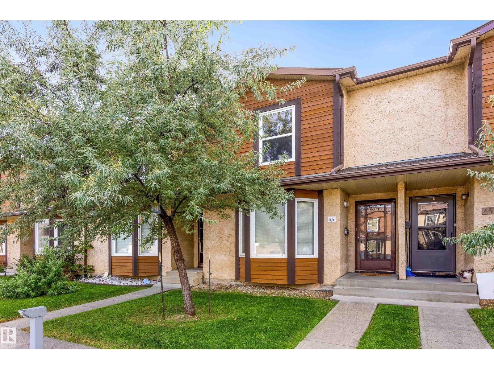 #44 10205 158 AV NW - 1