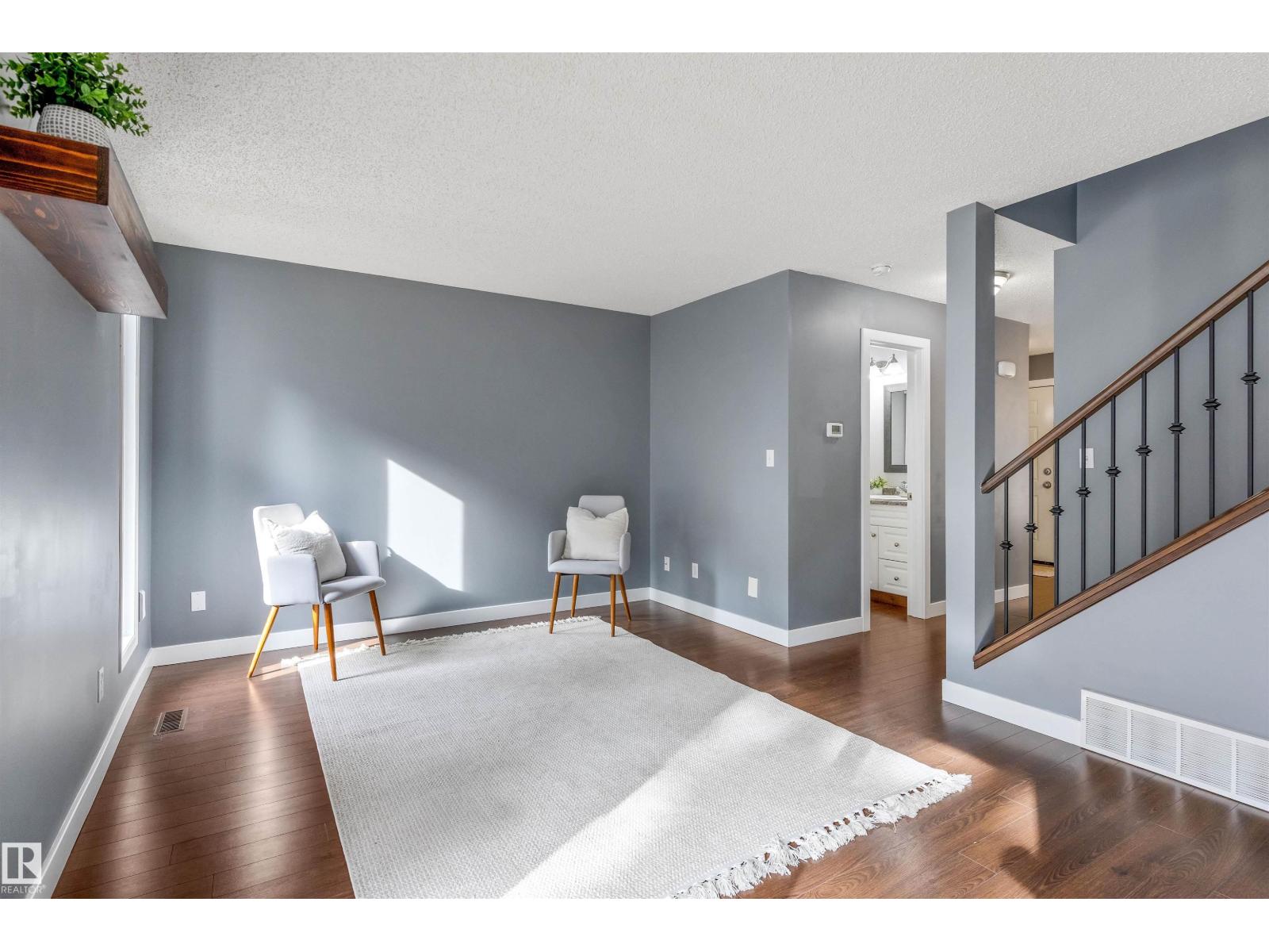 #44 10205 158 AV NW - 11