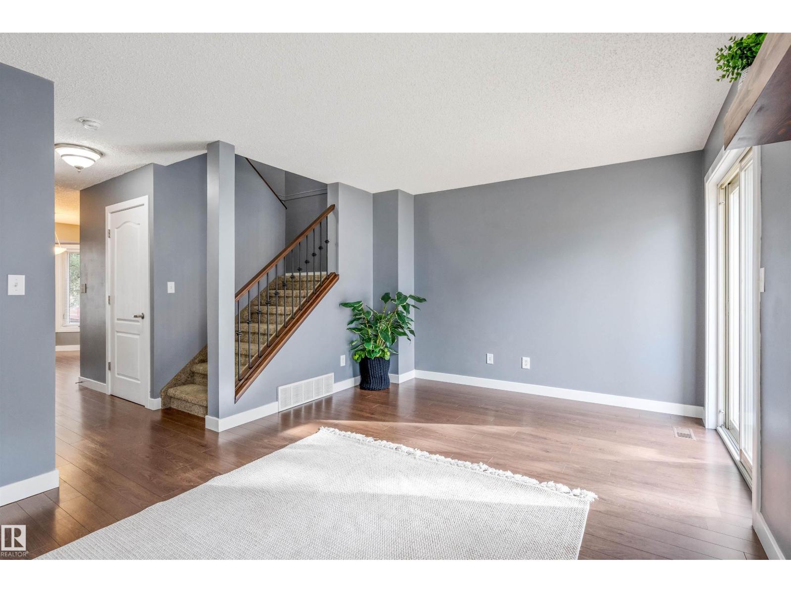 #44 10205 158 AV NW - 12