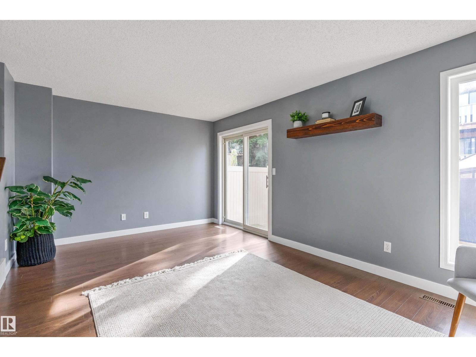 #44 10205 158 AV NW - 13