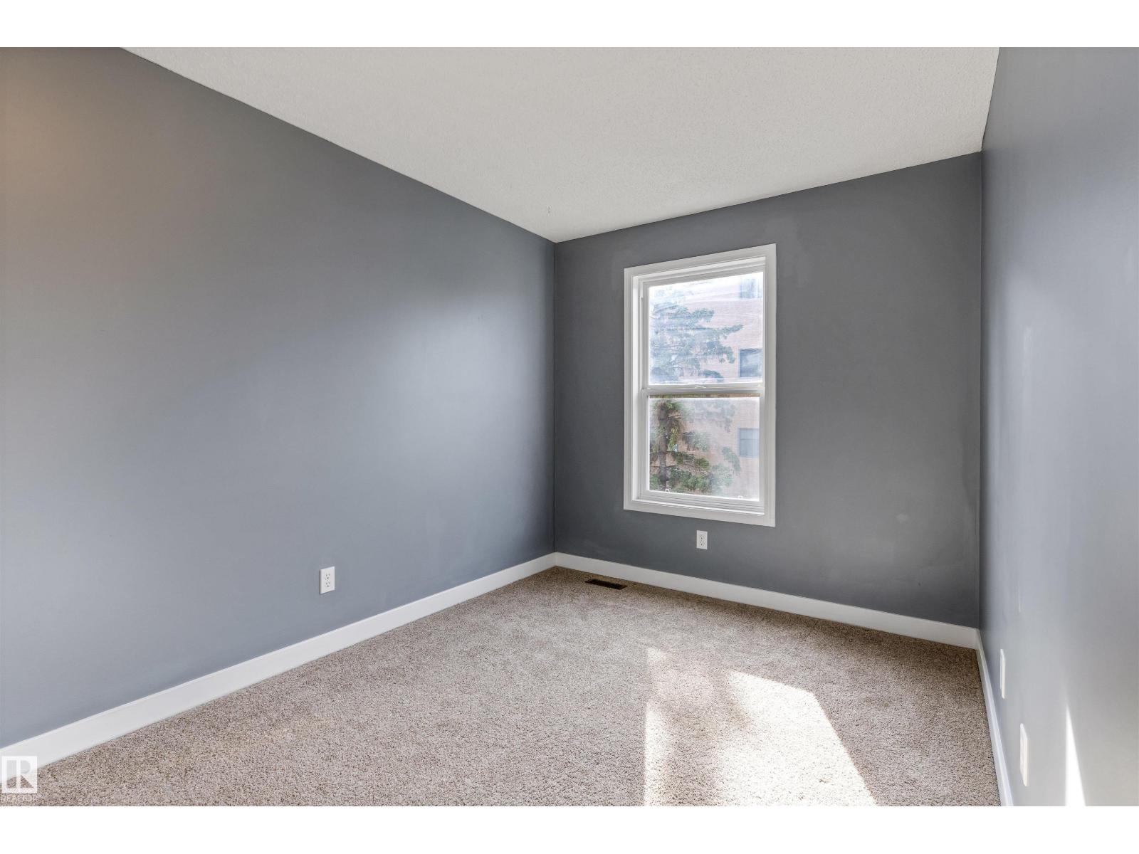 #44 10205 158 AV NW - 15