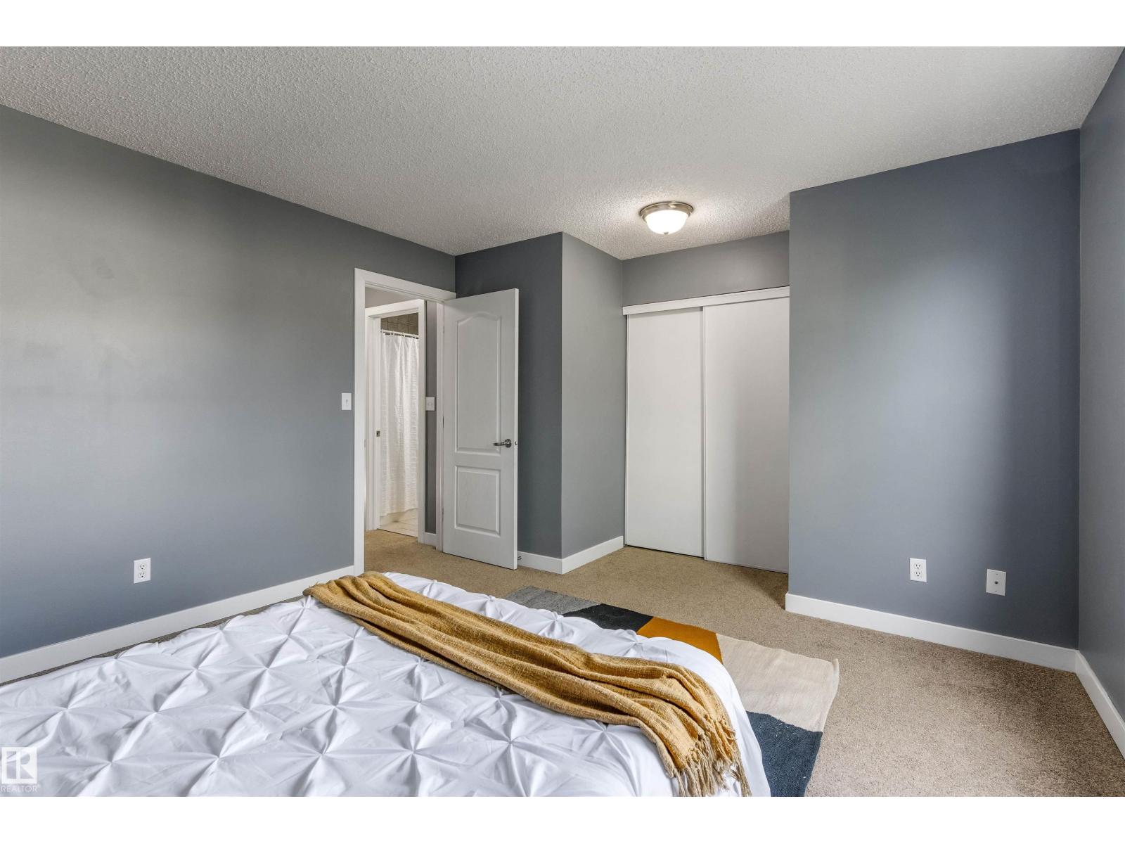 #44 10205 158 AV NW - 21
