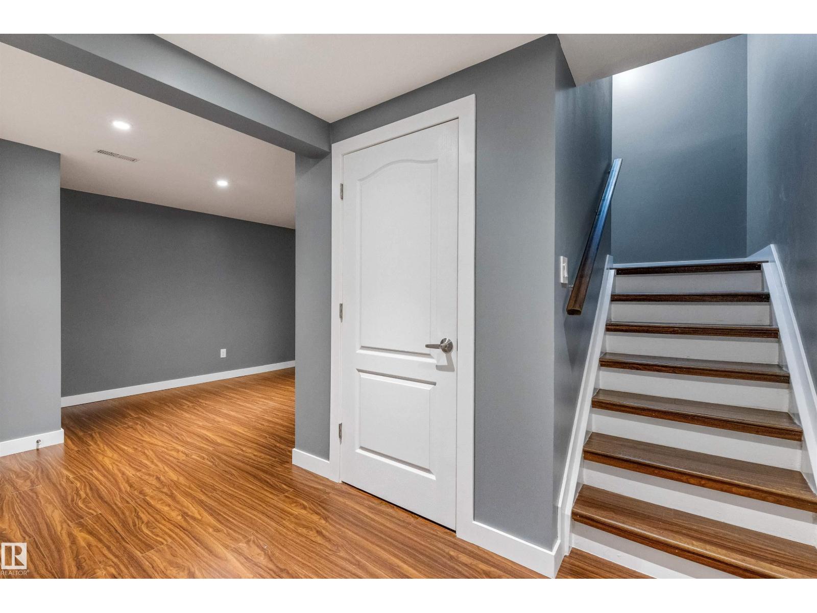 #44 10205 158 AV NW - 24