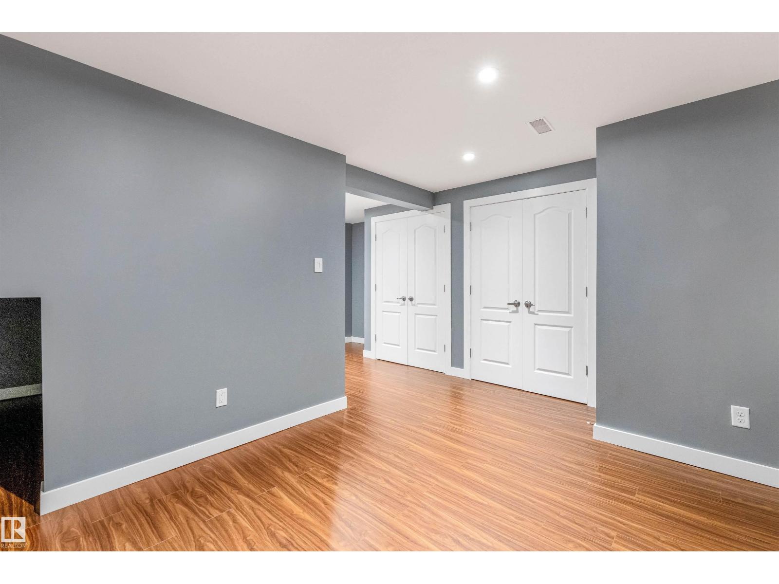 #44 10205 158 AV NW - 28