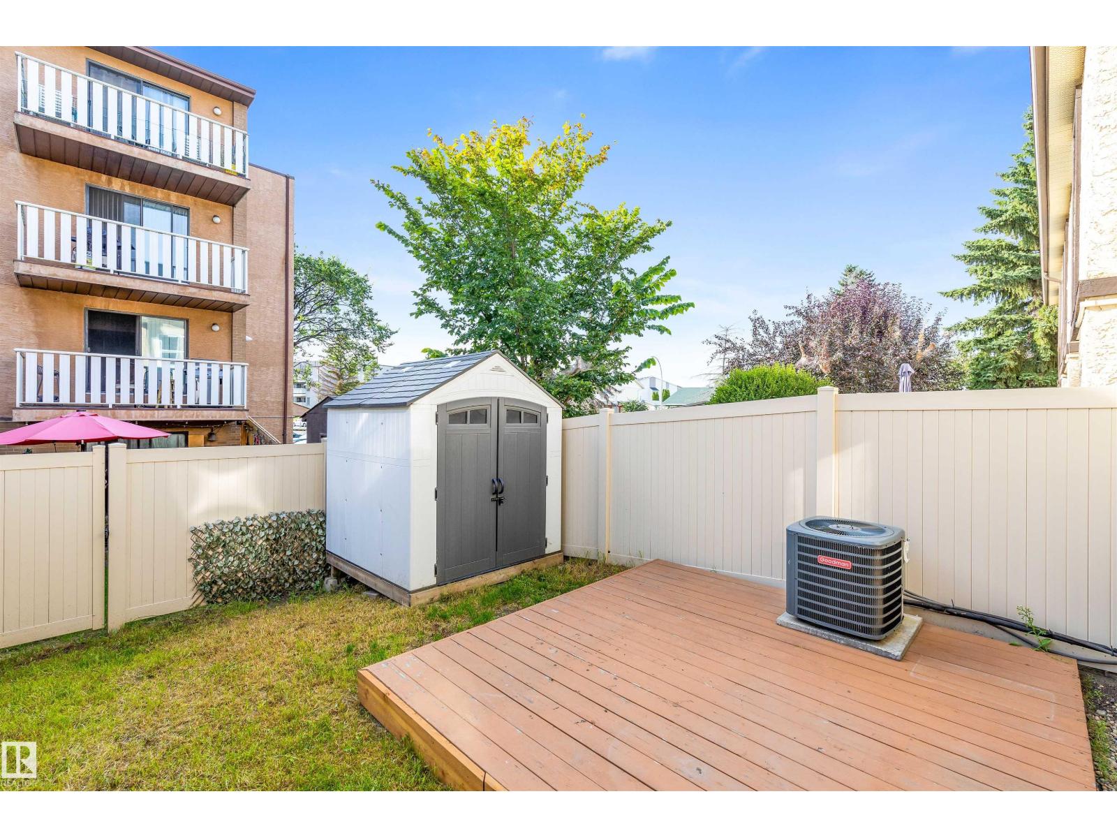 #44 10205 158 AV NW - 31