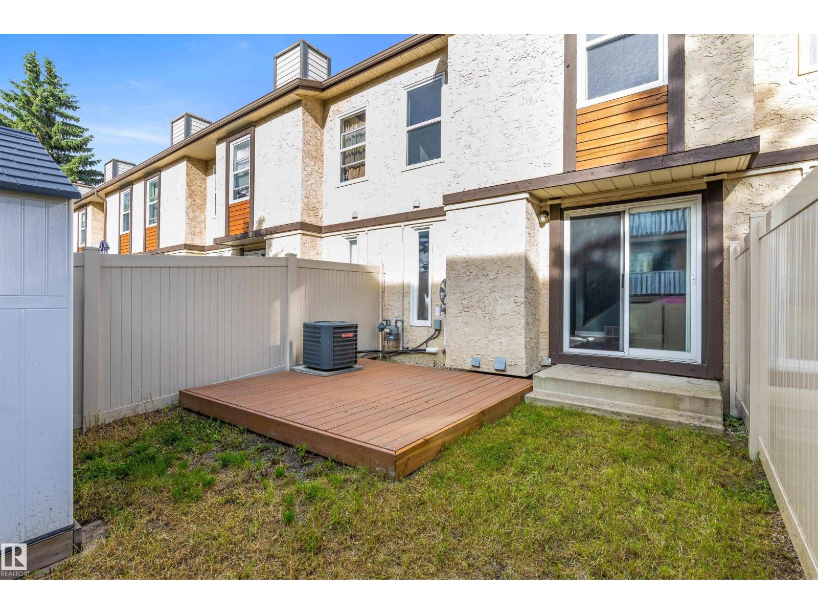 #44 10205 158 AV NW - 32