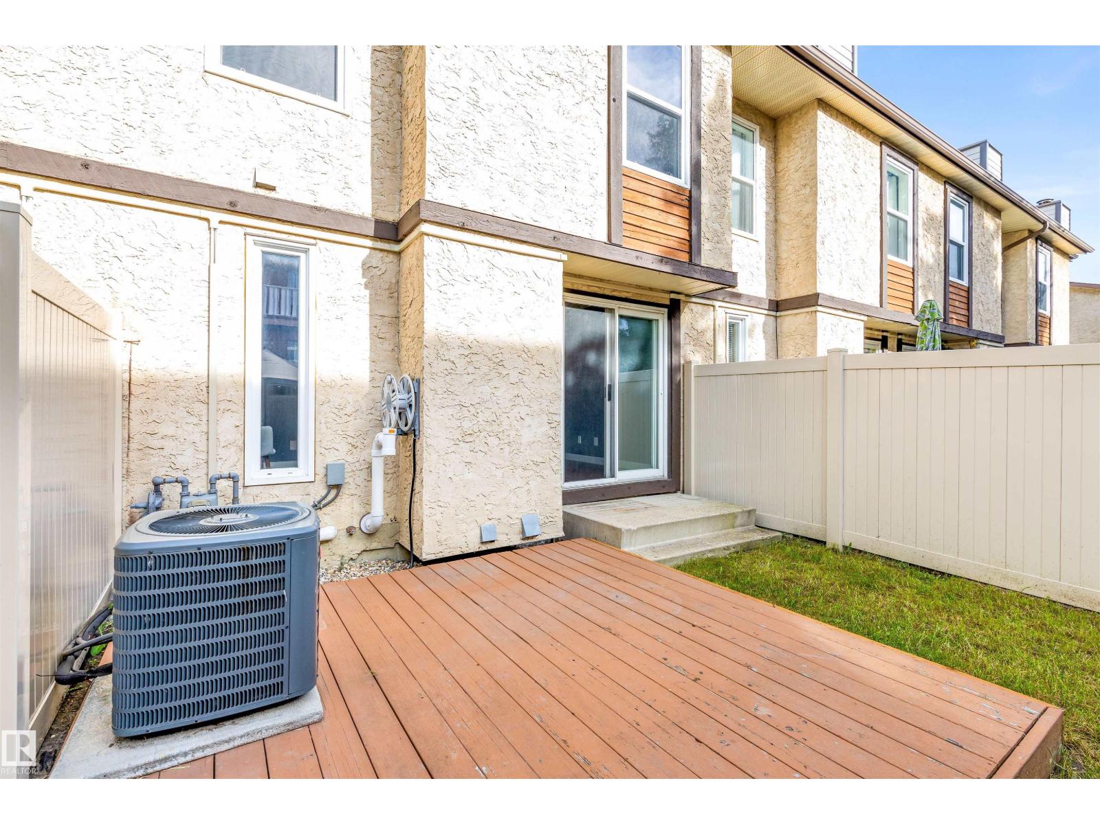 #44 10205 158 AV NW - 33