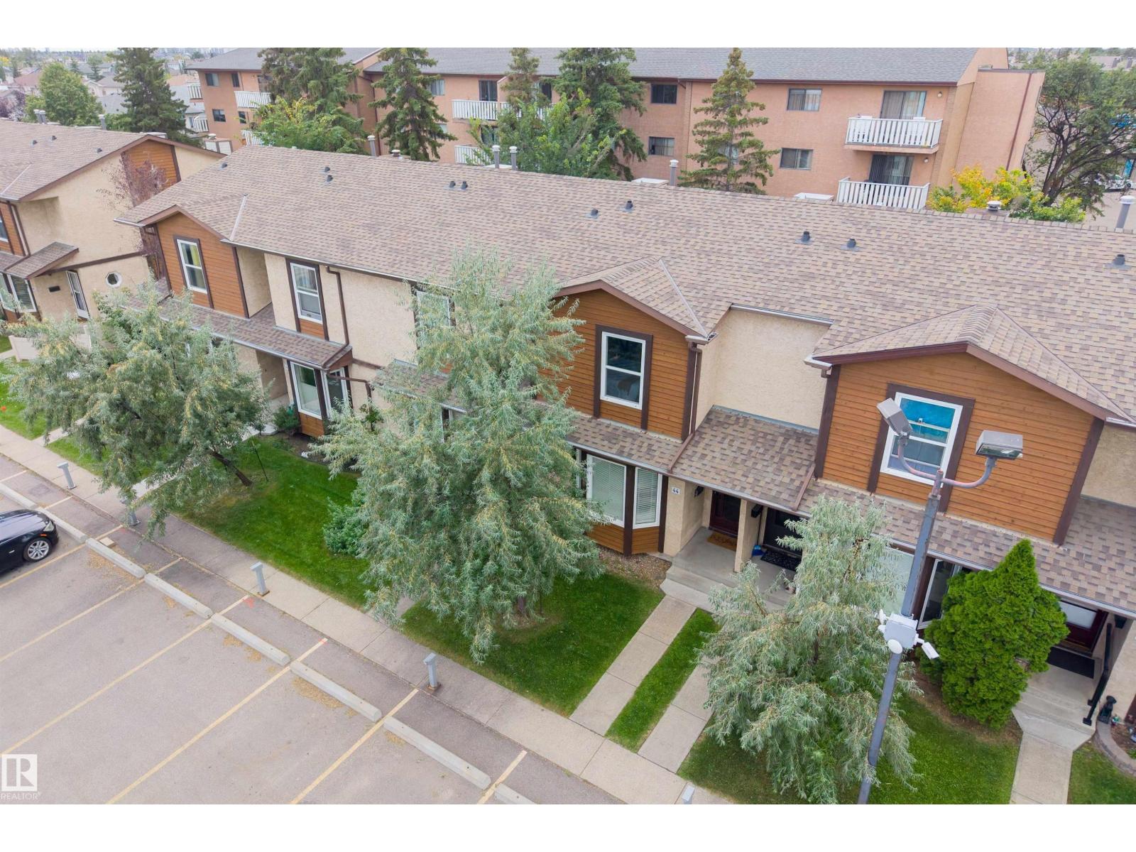 #44 10205 158 AV NW - 36