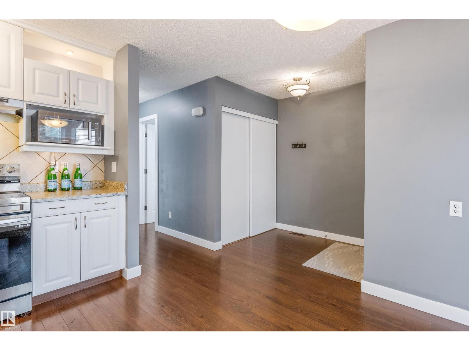 #44 10205 158 AV NW - 6