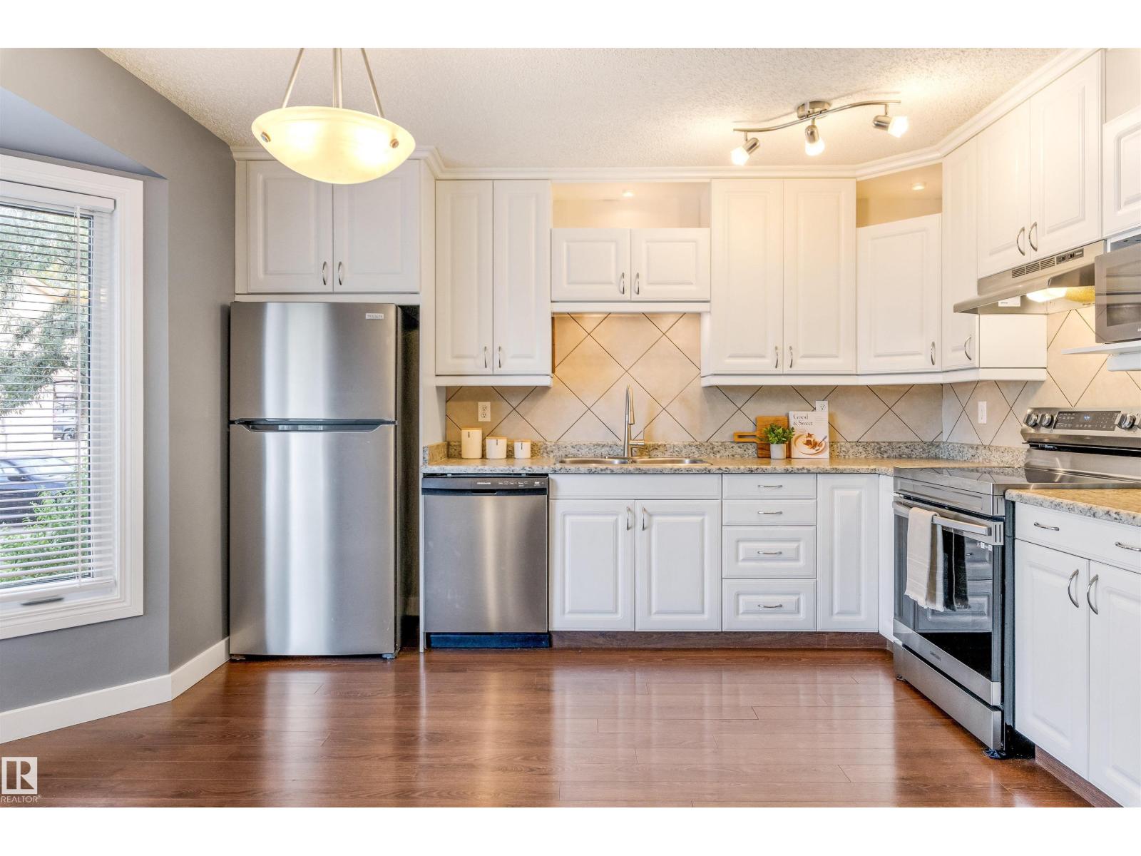 #44 10205 158 AV NW - 8