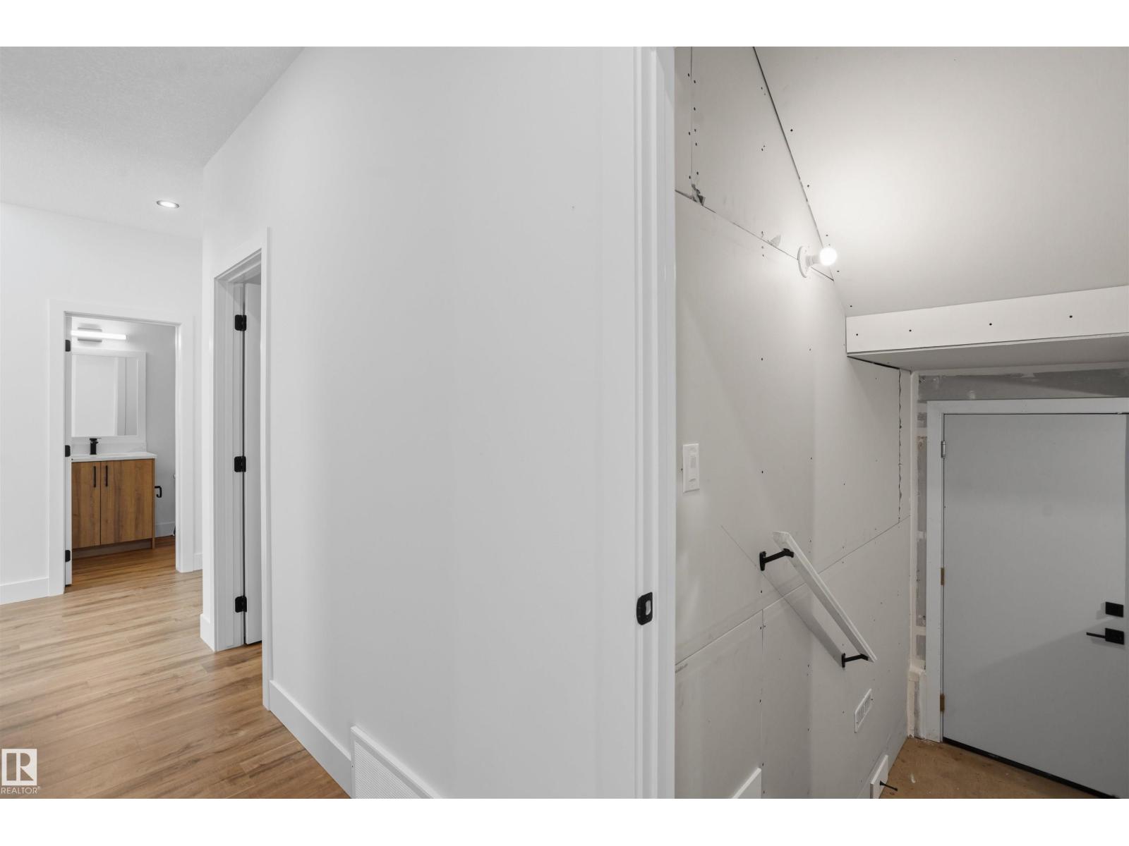 8505 223A ST NW - 23