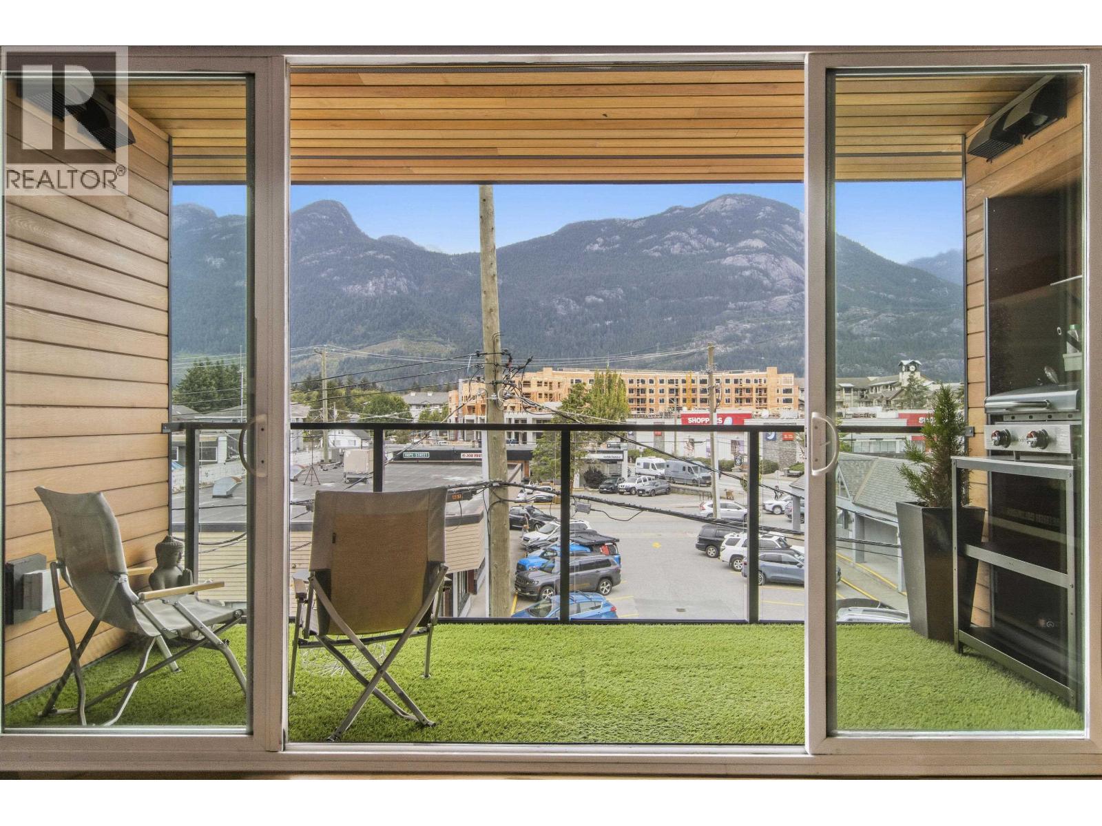 303 38165 CLEVELAND AVENUE, Squamish — photo 2