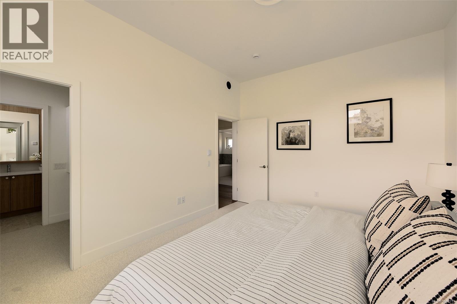 #4 958 Wollaston St - Image 30