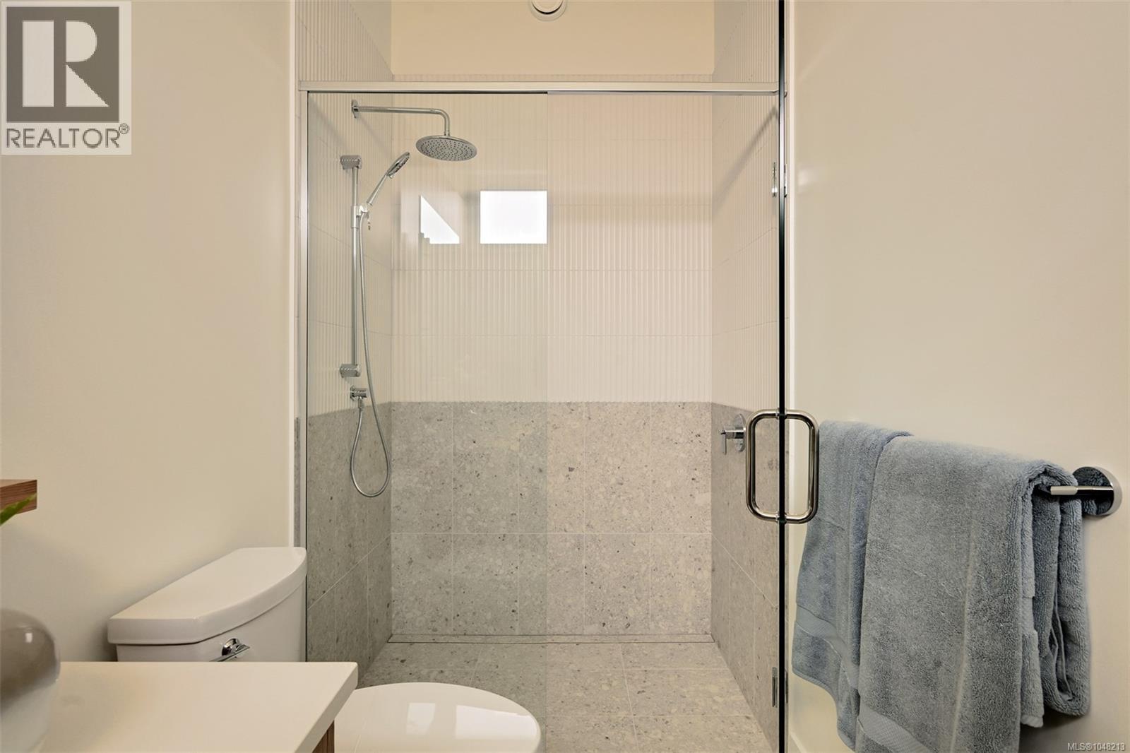 #4 958 Wollaston St - 35