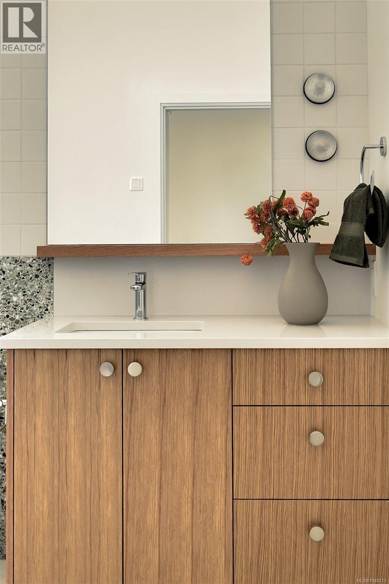 #4 958 Wollaston St - Image 38