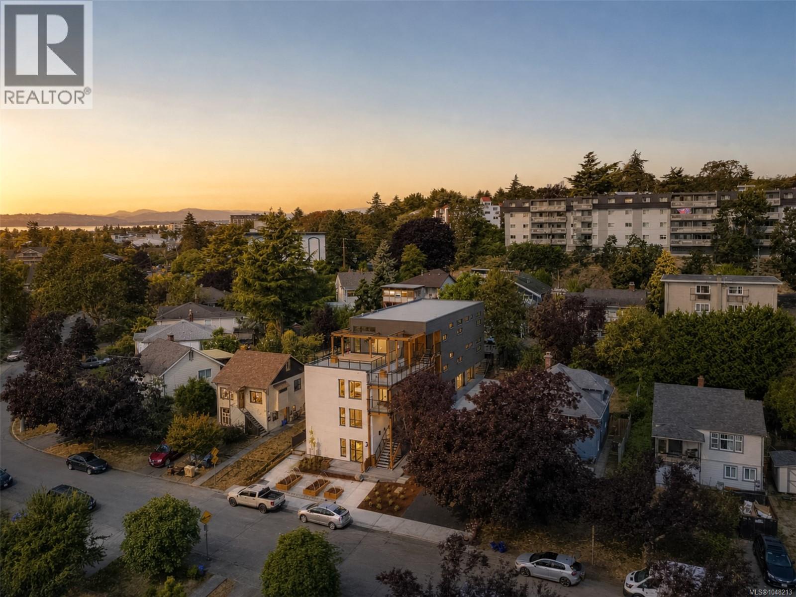 #4 958 Wollaston St - 55