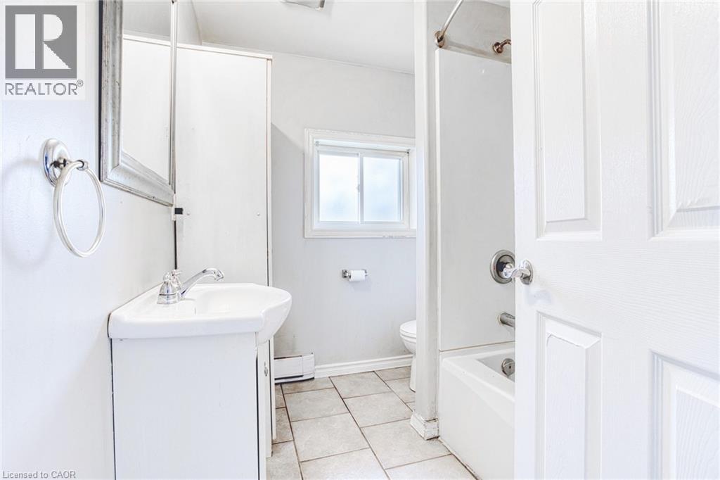 206 CHURCH Street Unit# Upper, St. Catharines — photo 8