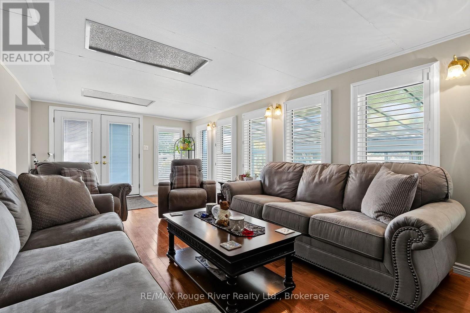 49 CENTENNIAL DRIVE - Image 17