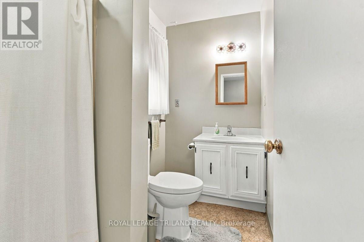 15 MEDWAY CRESCENT - 14