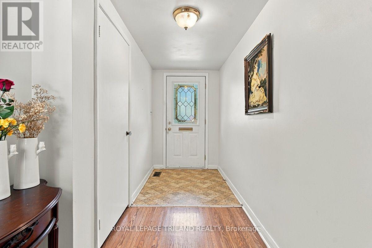 15 MEDWAY CRESCENT - 2