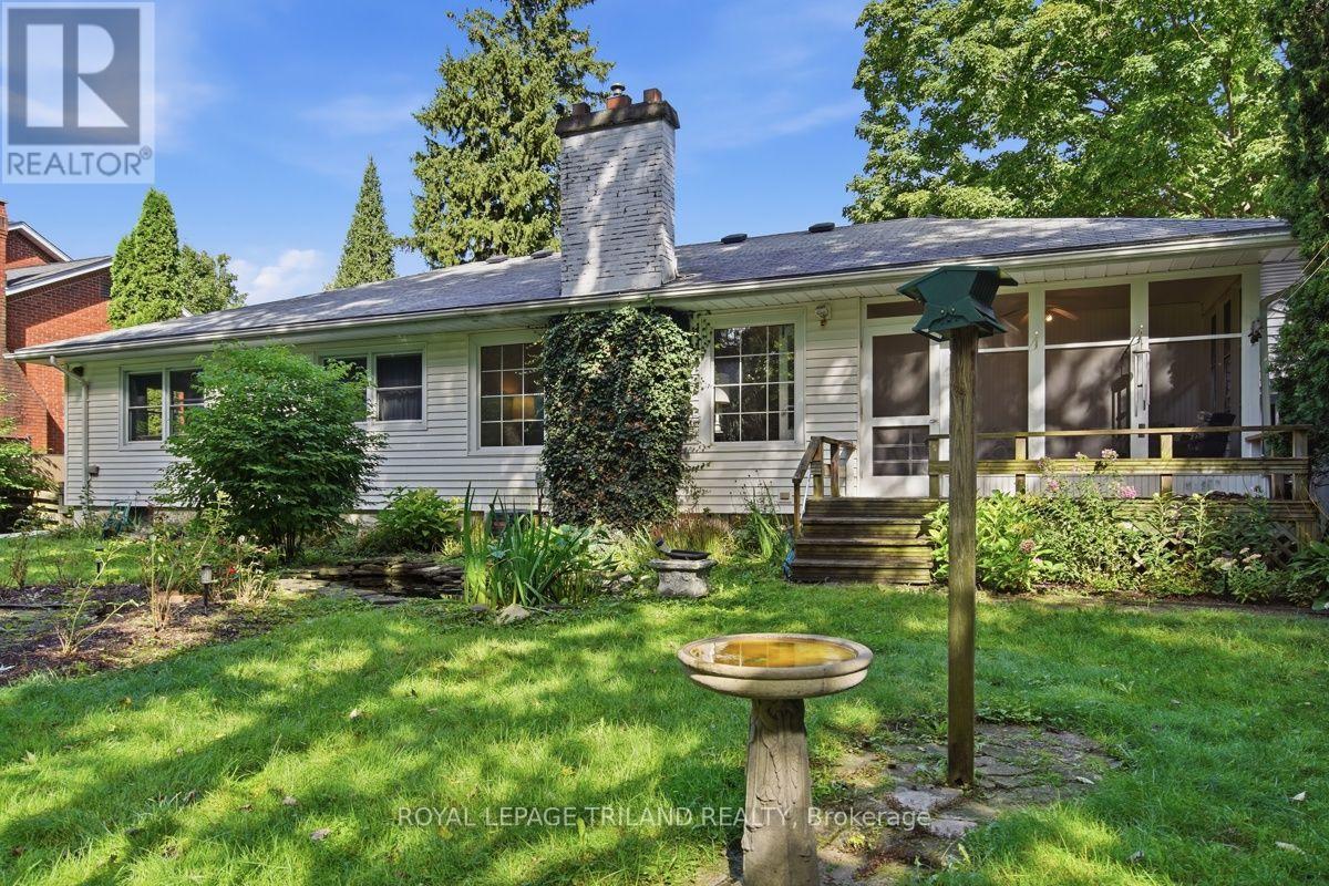 15 MEDWAY CRESCENT - 21