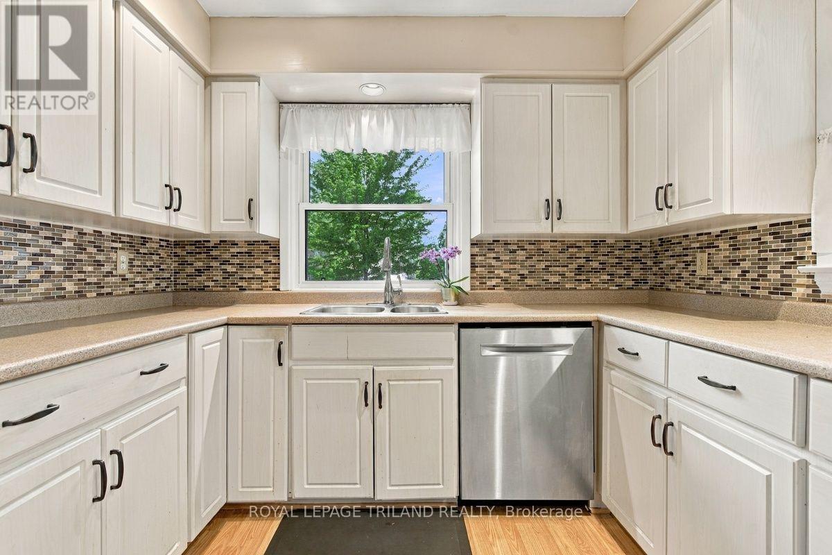 15 MEDWAY CRESCENT - 5