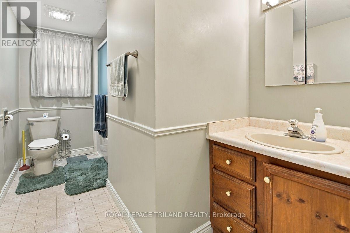 15 MEDWAY CRESCENT - 9